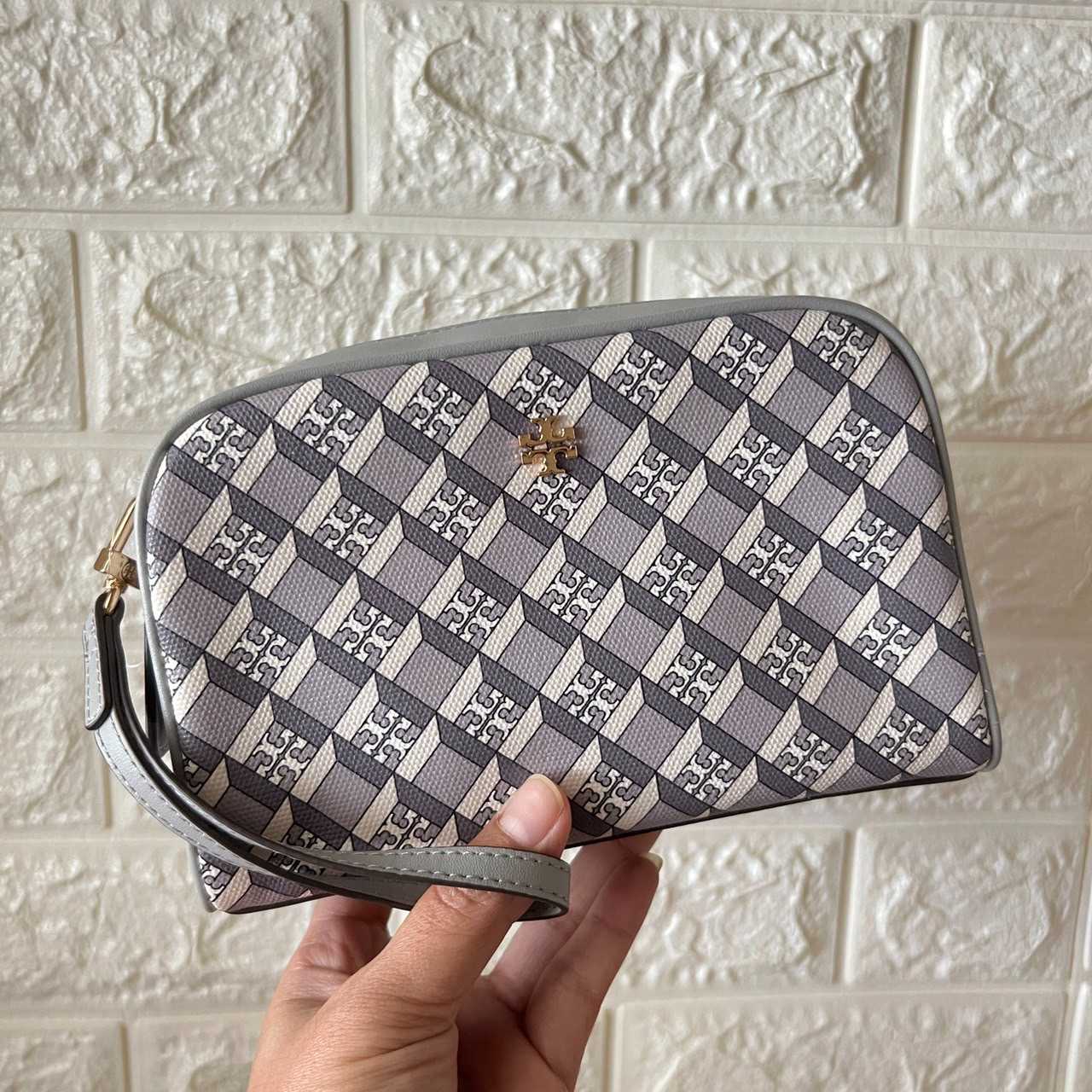 Tory burch cheap toiletry bag