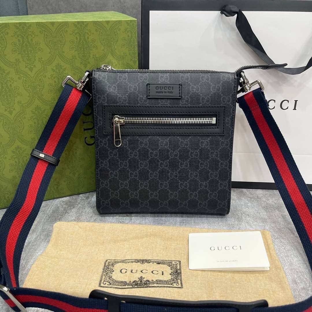 Gucci supreme messenger bag