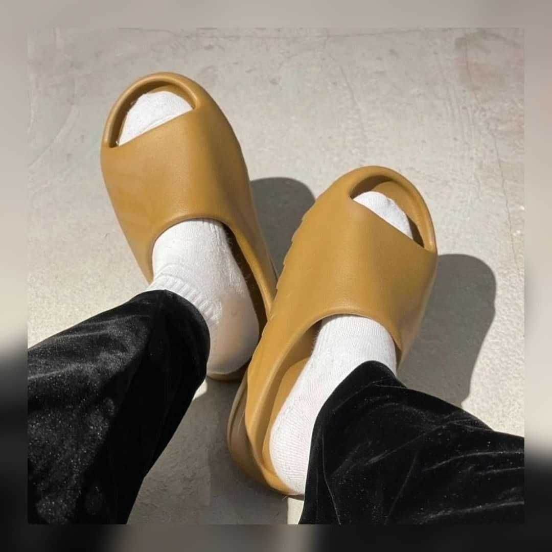 พร้อมส่ง] Adidas Yeezy Slide 'Ochre' | LINE SHOPPING