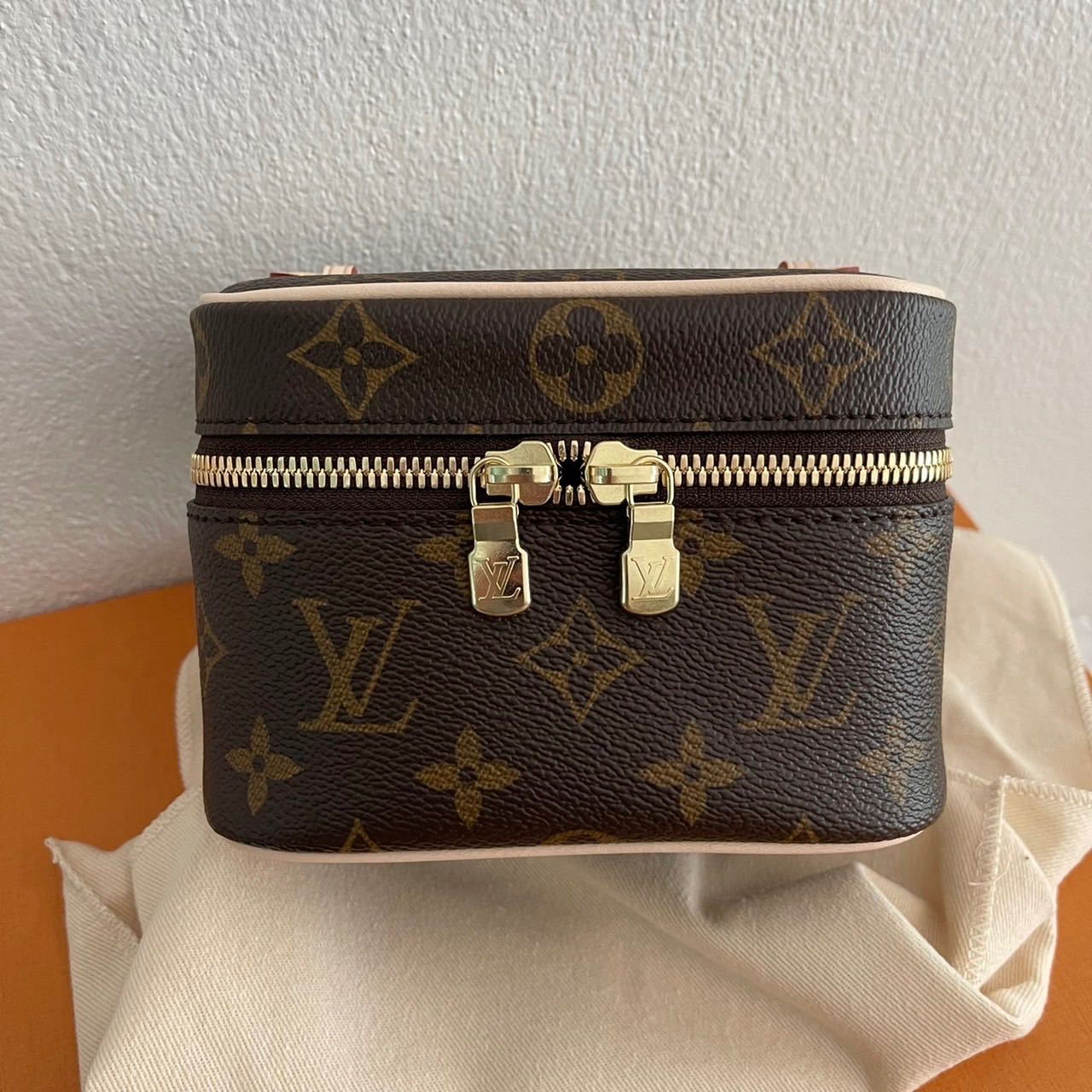 Trying to get some feedback on the LV Nice Vanity bag. : r