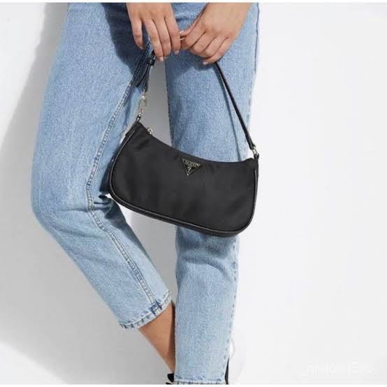 Guess paris sales shoulder bag price