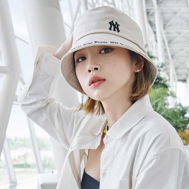 Hat with shop