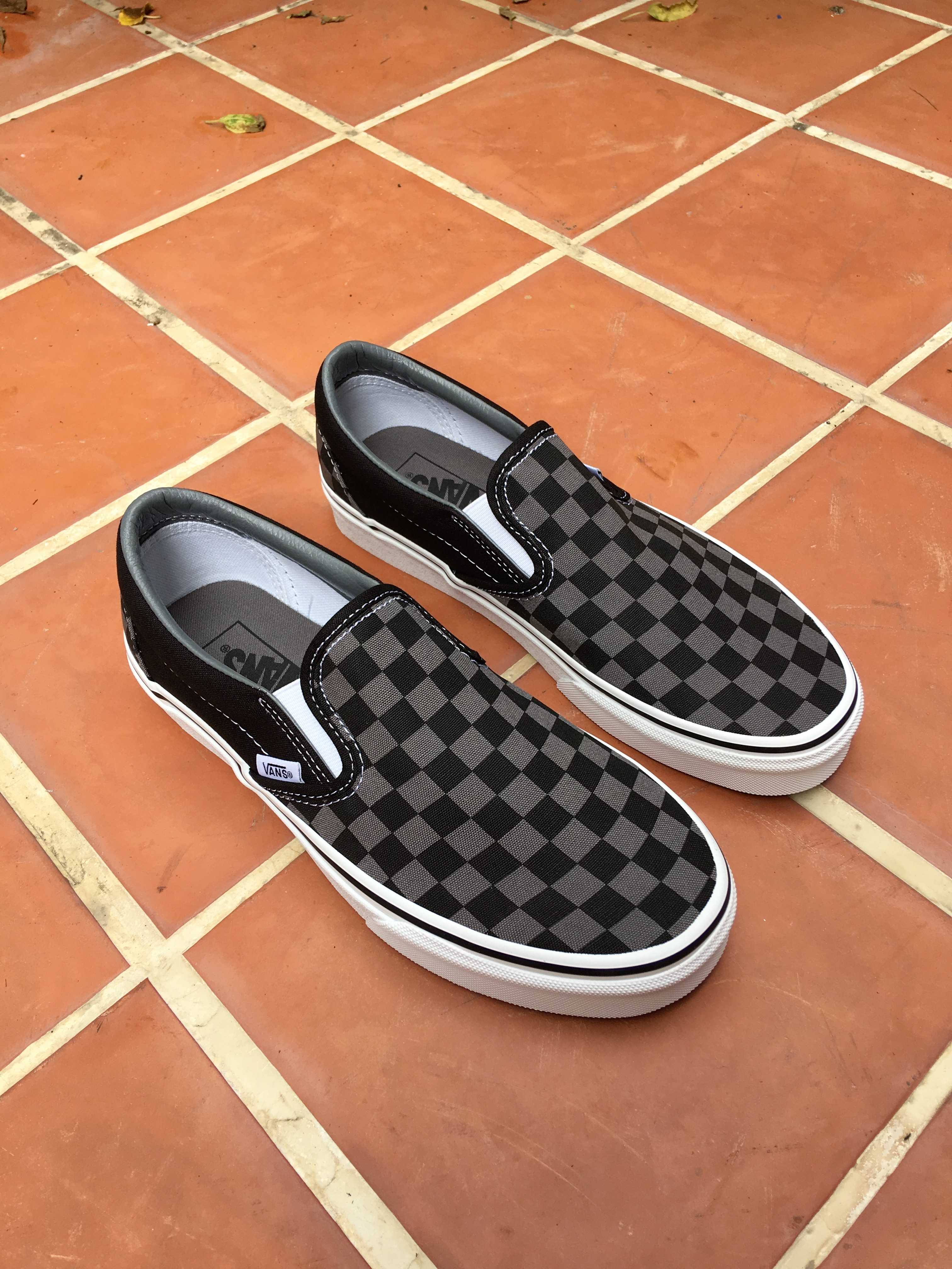 vans checkered line