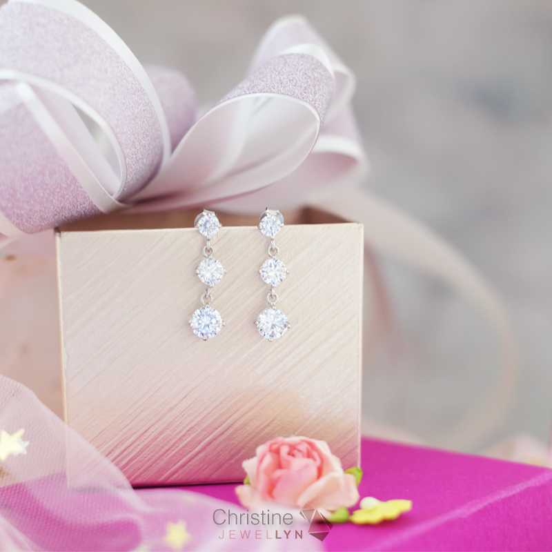 Christine Earrings LINE SHOPPING