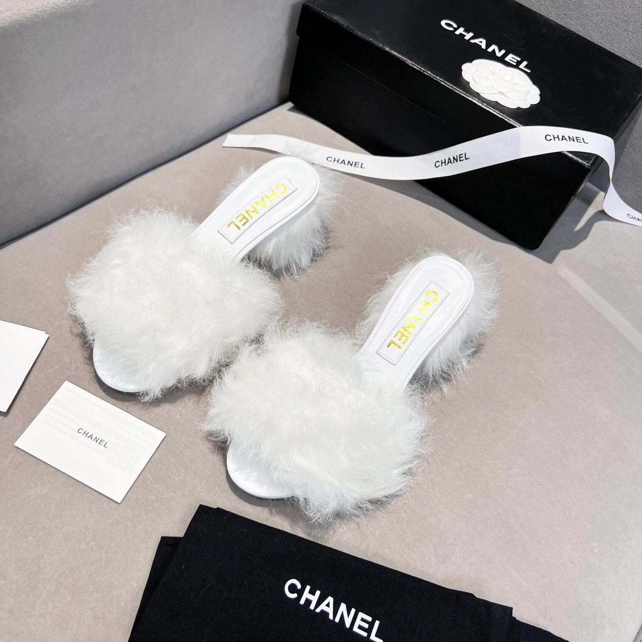 Chanel  LINE SHOPPING