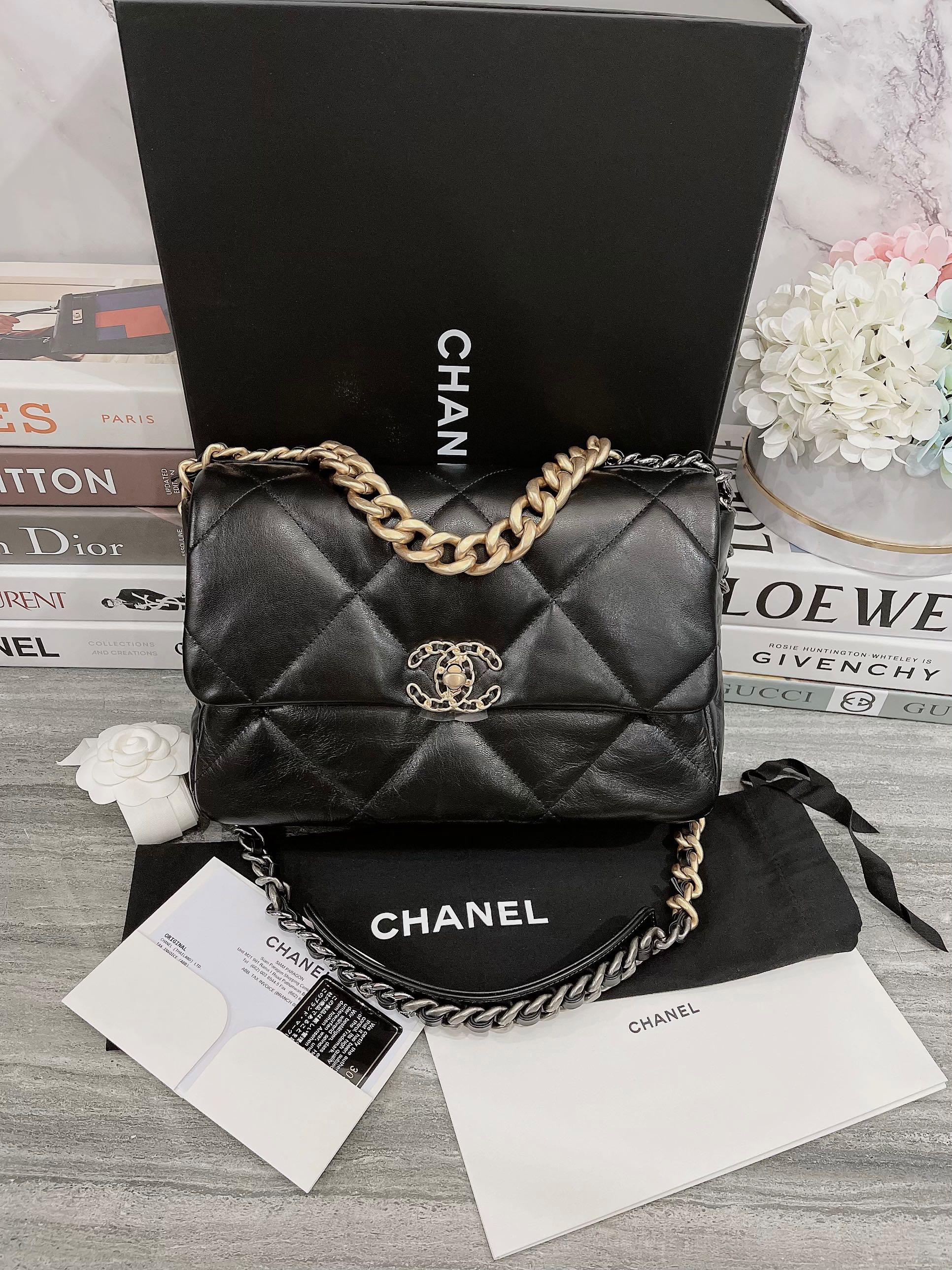 CHANEL 19 Quilted Leather Long Flap Wallet Black