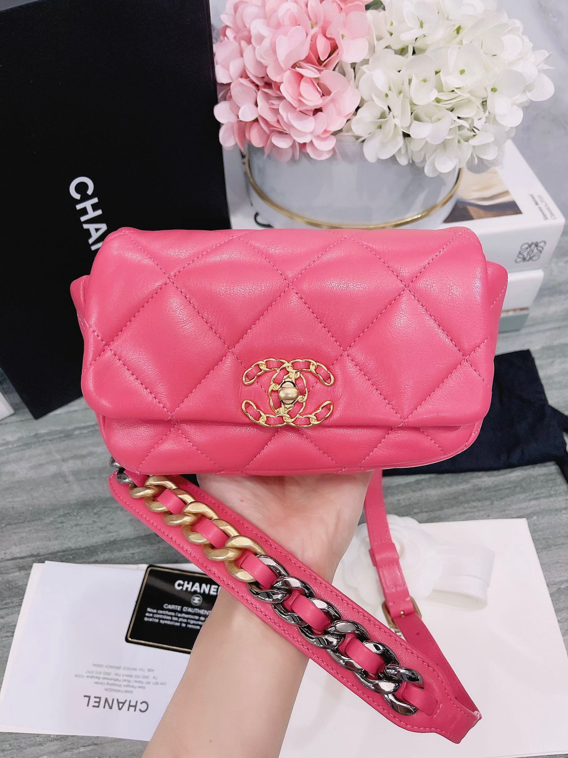 Unused Chanel 19 belt bag in pink holo29 shop Thai LINE SHOPPING