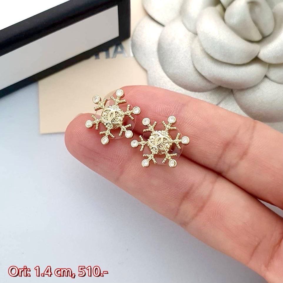 Chanel snowflake earrings deals