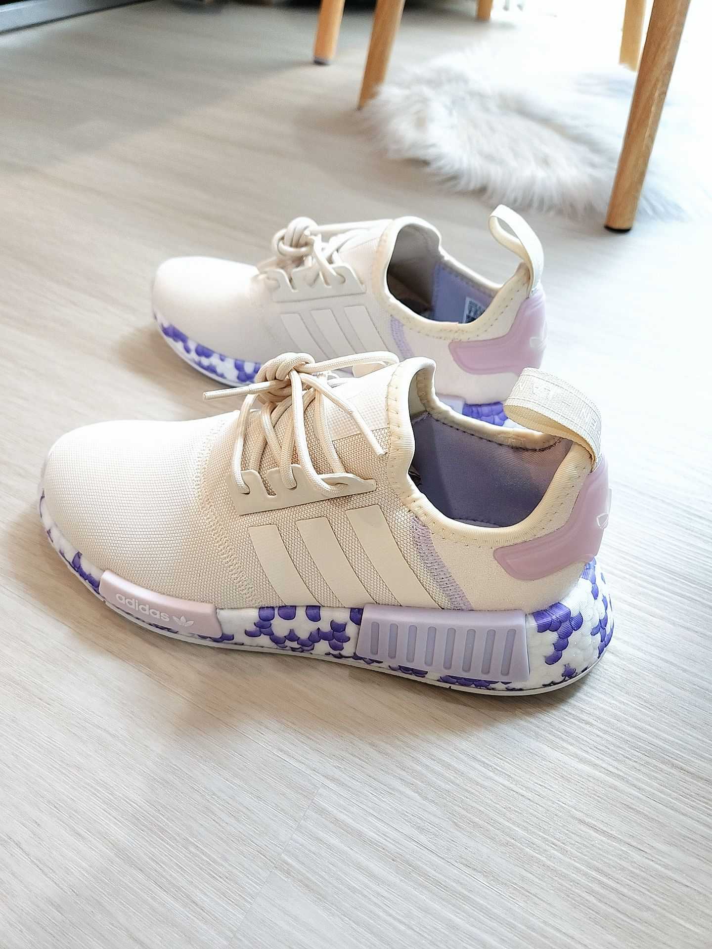 Nmd r1 adidas a fiori best sale