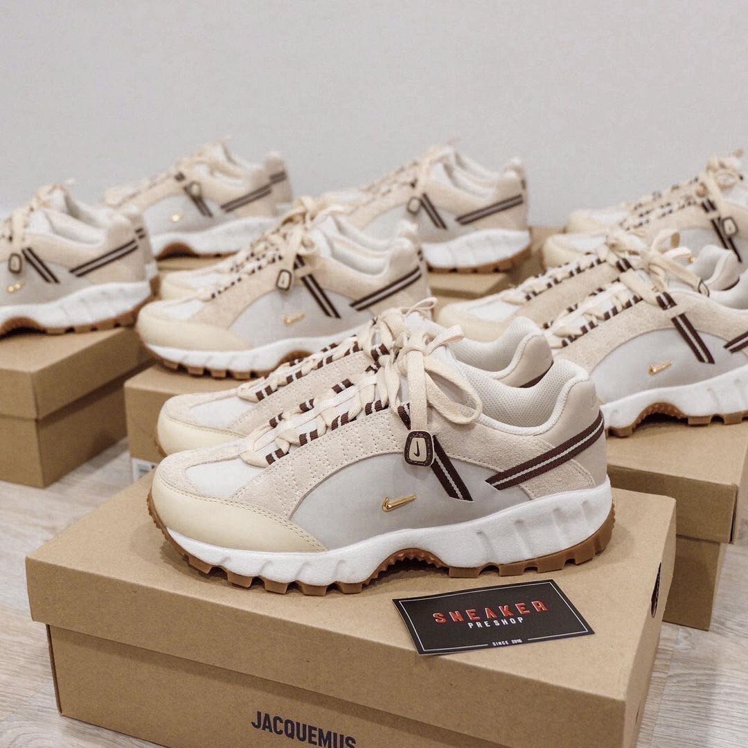 Nike Air Humara LX x Jacquemus Light Bone/Gold | LINE SHOPPING