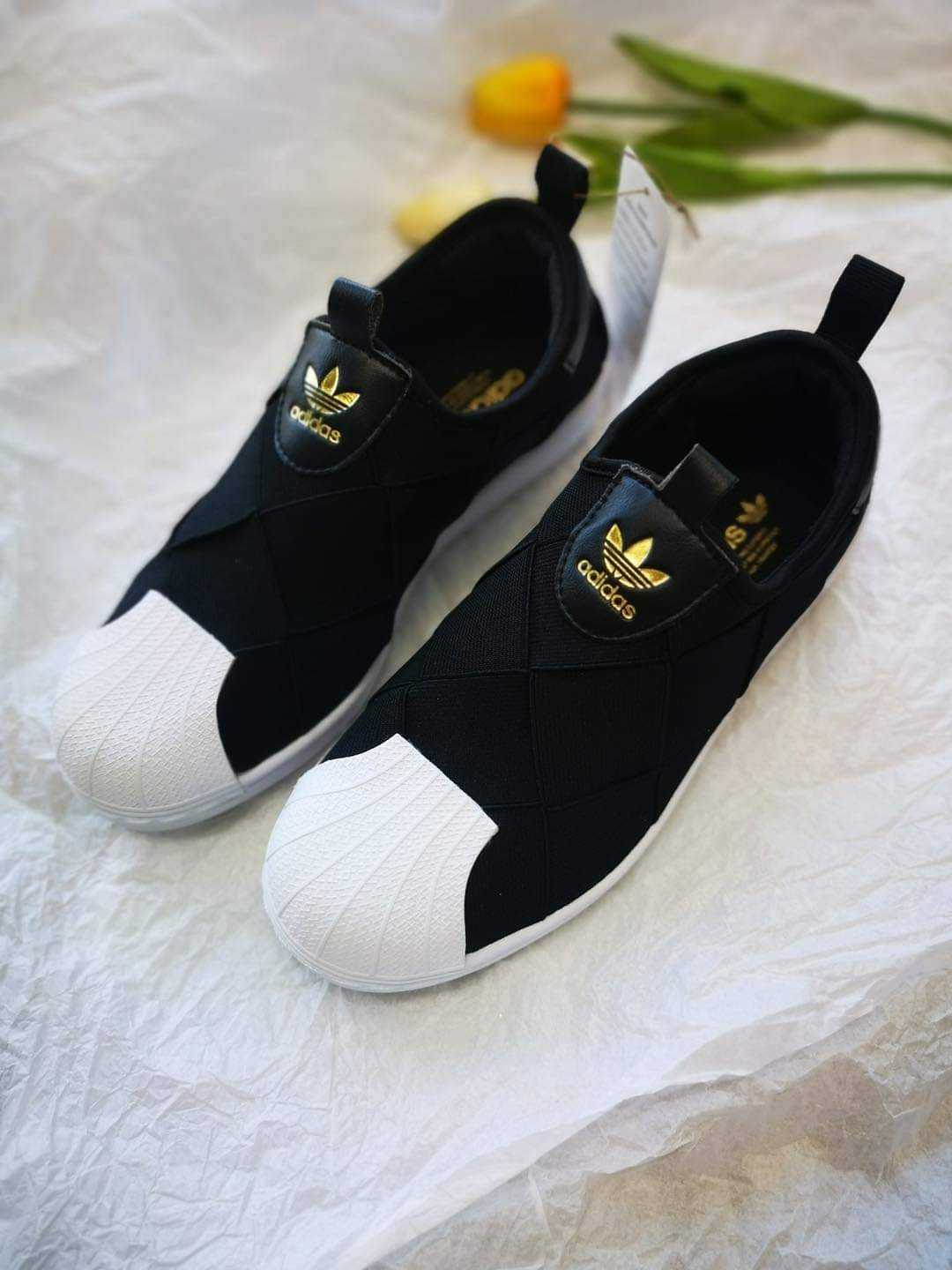 Superstars new arrivals slip on