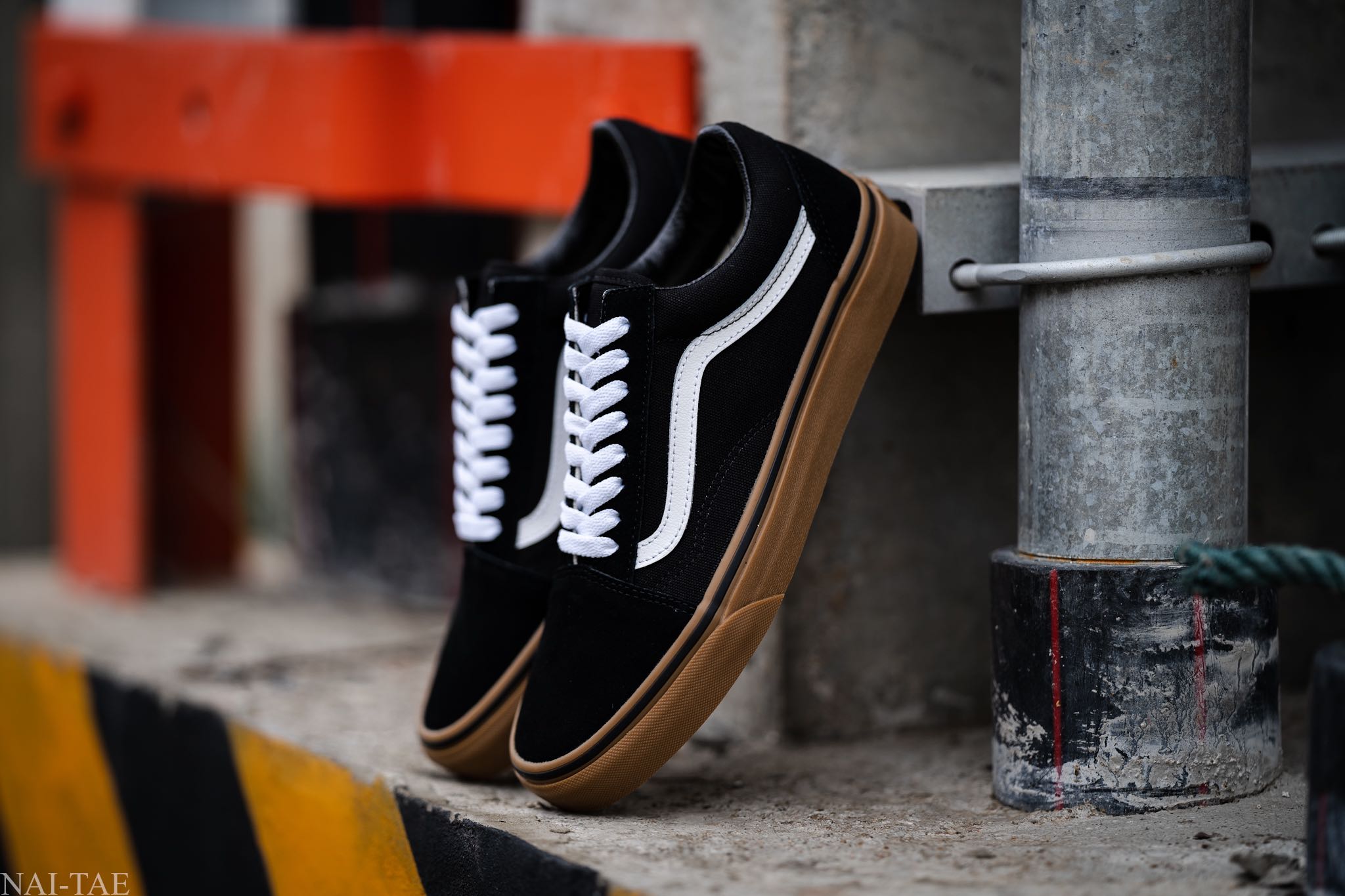 Vans old skool black medium gum outlet