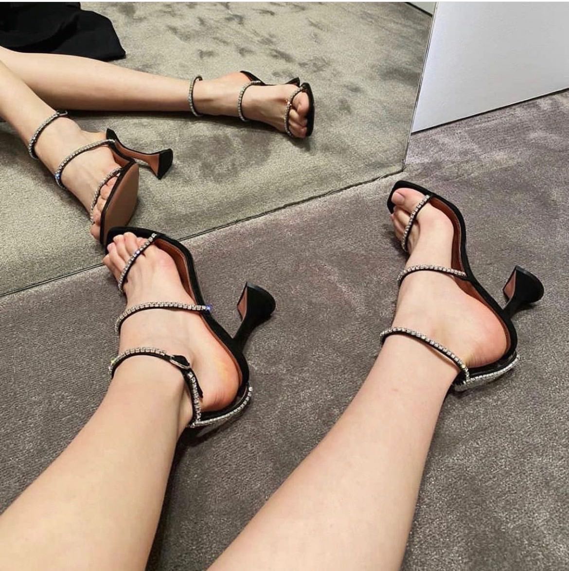 Amina muaddi gilda black sales