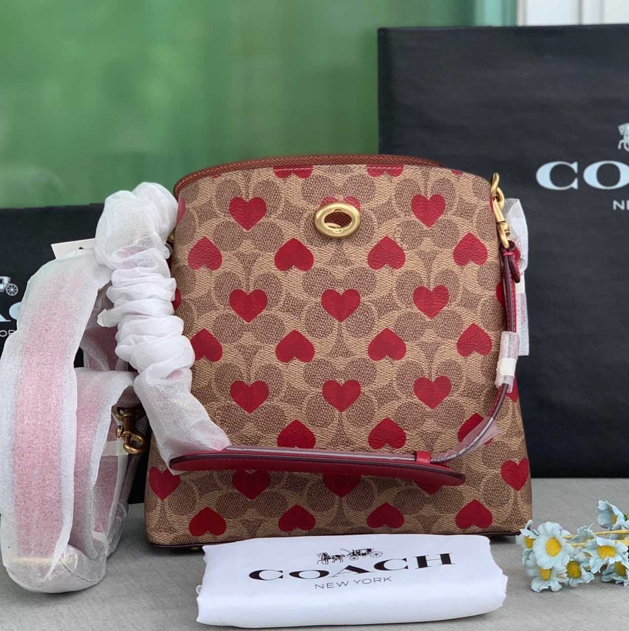 Coach heart bucket 2025 bag