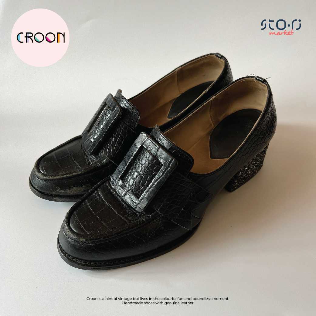 USED】CROON Shoes รองเท้าทรง Loafers ส้นติดกากเพชร | LINE SHOPPING