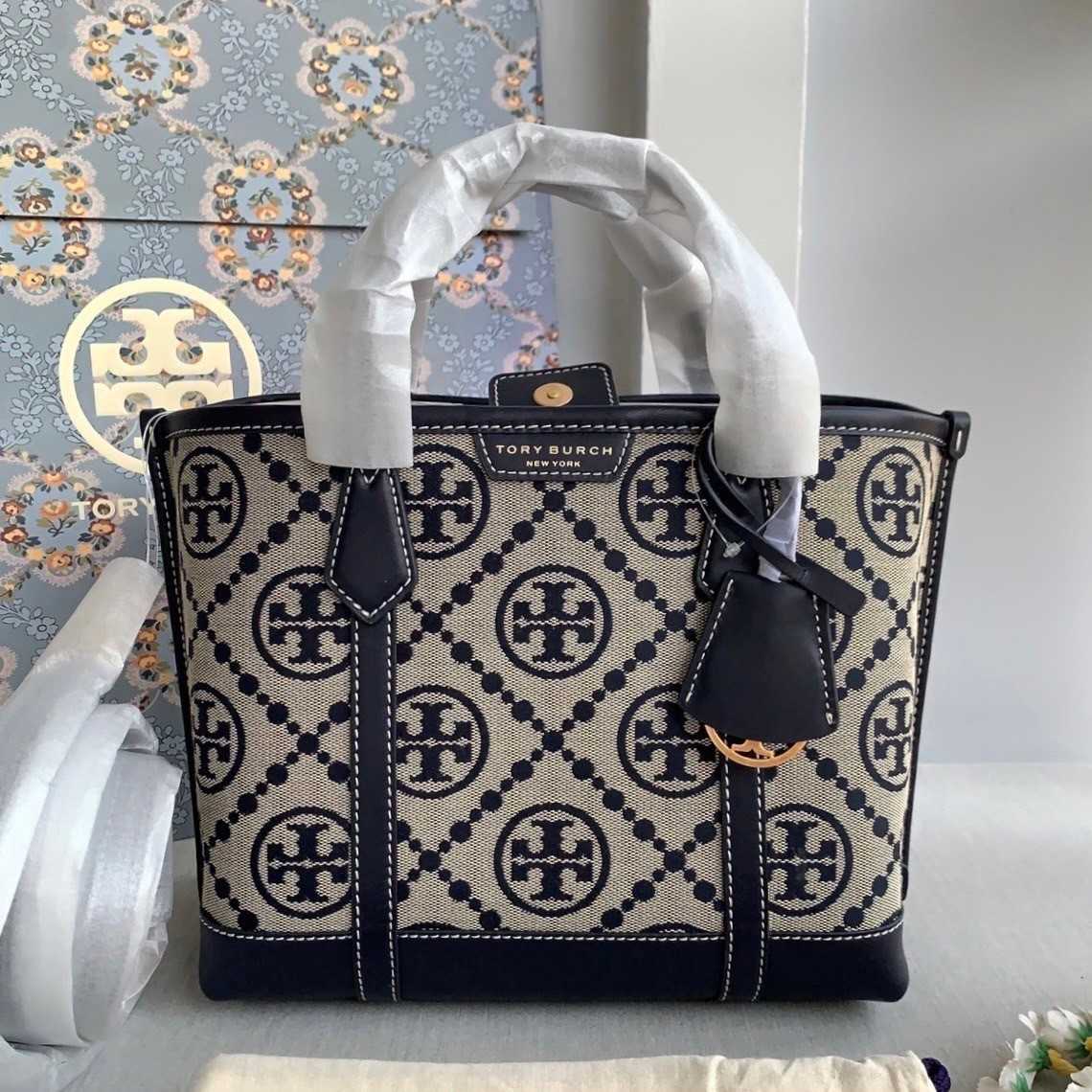 Tory burch sales monogram tote