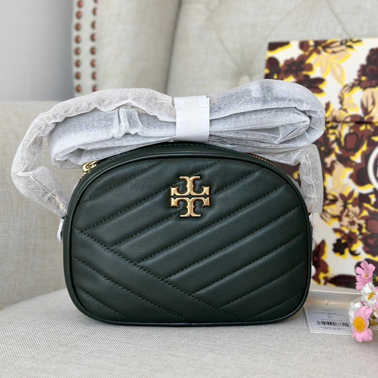  Tory Burch Women's Kira Chevron Small Camera Bag