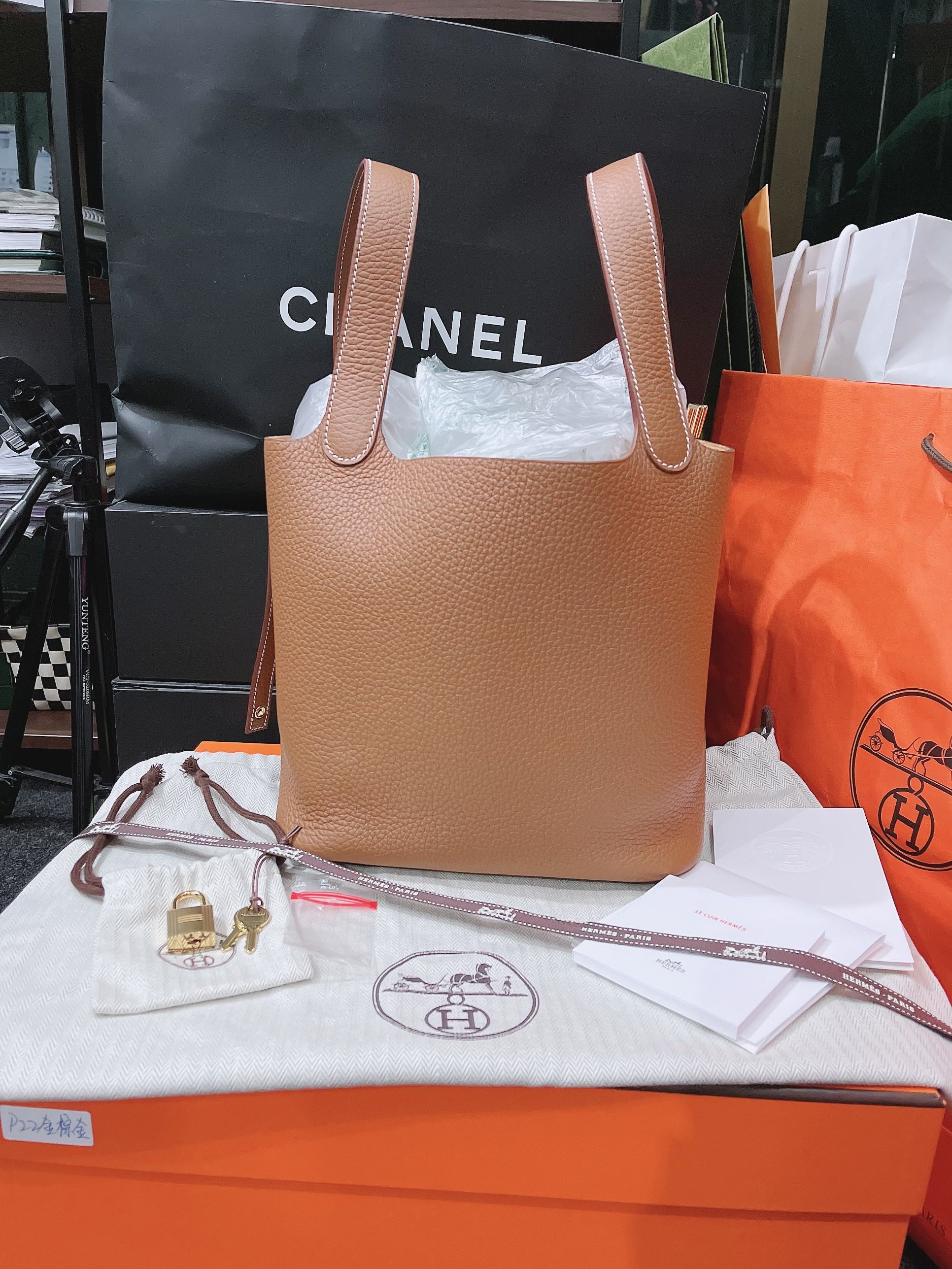Hermes picotin 22 gold top