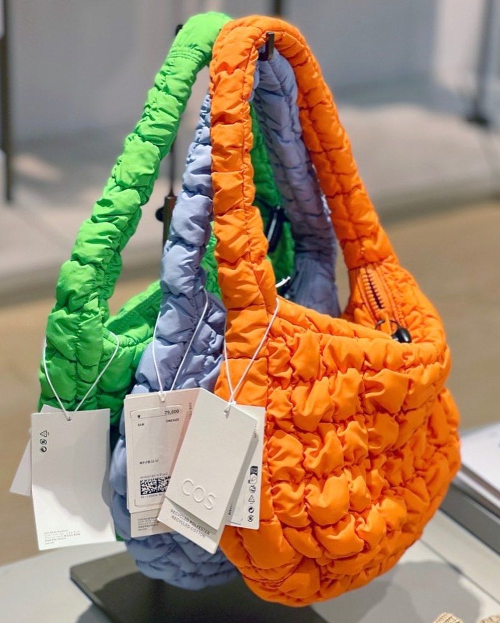 COS Quilted Mini Bag (ต้องการจ่ายบัตรทักแชทเท่านั้น) LINE SHOPPING