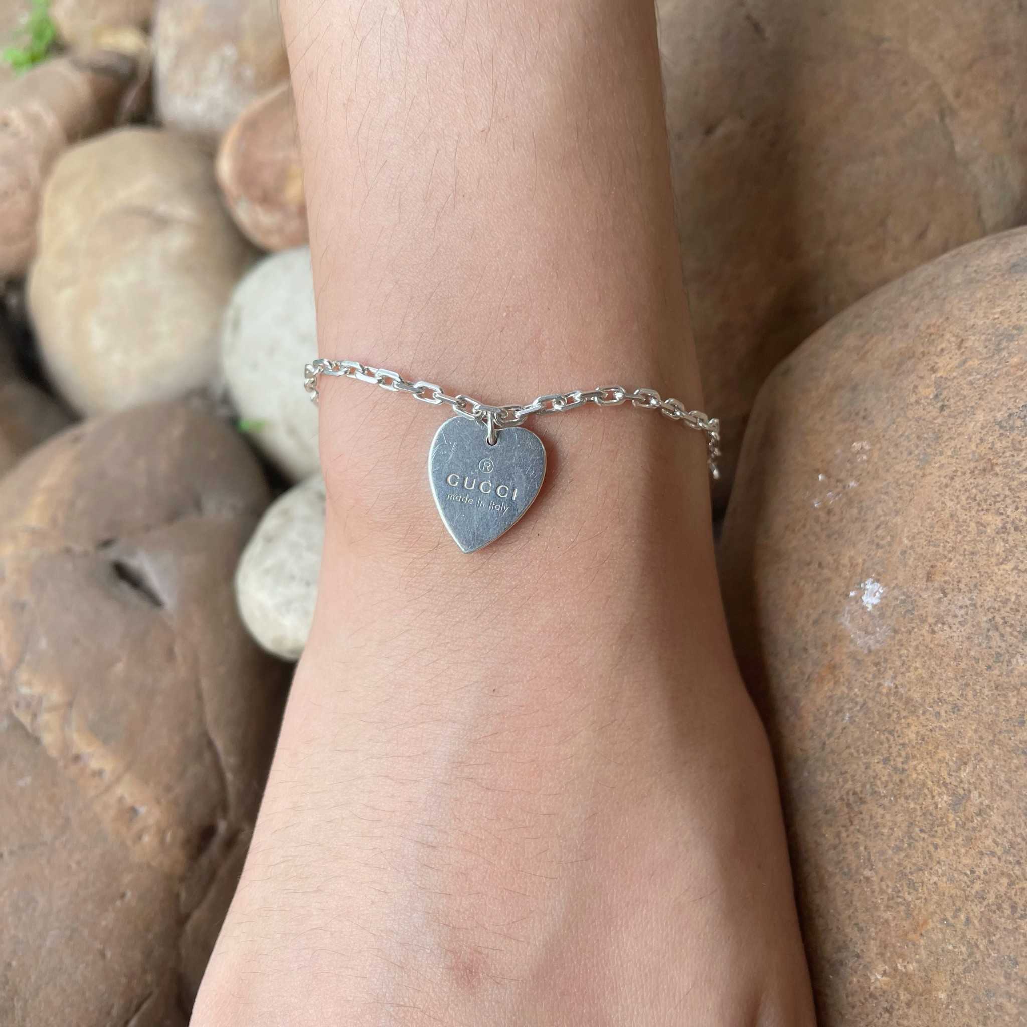Gucci heart deals bracelet on wrist