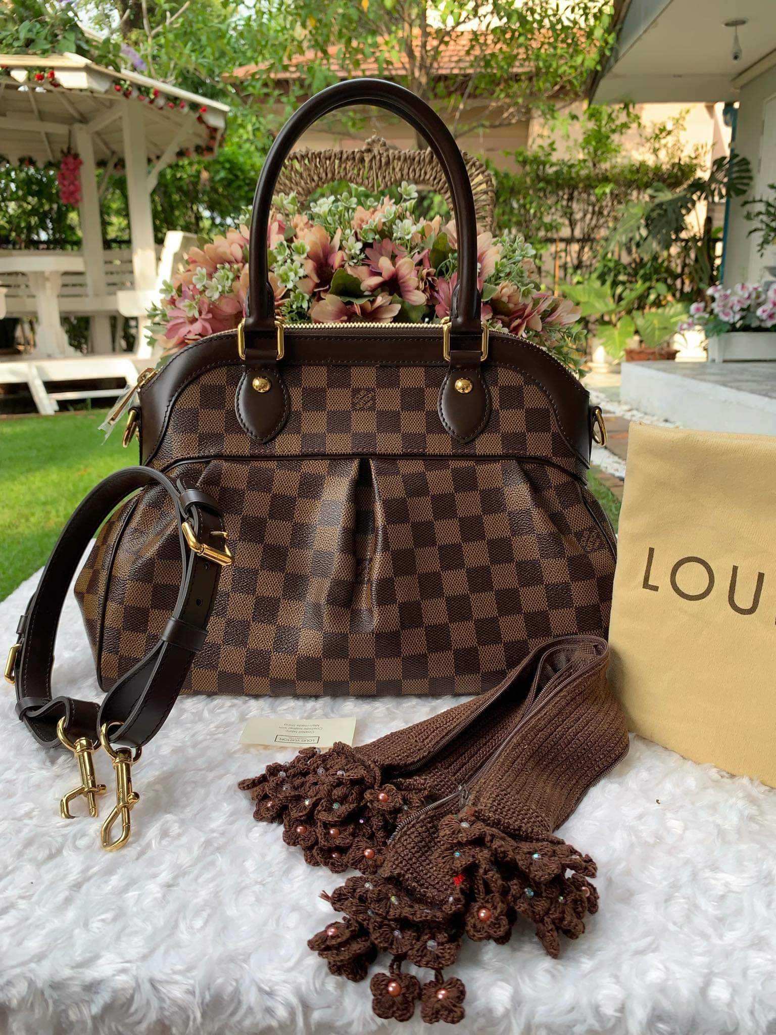 lv trevi damier