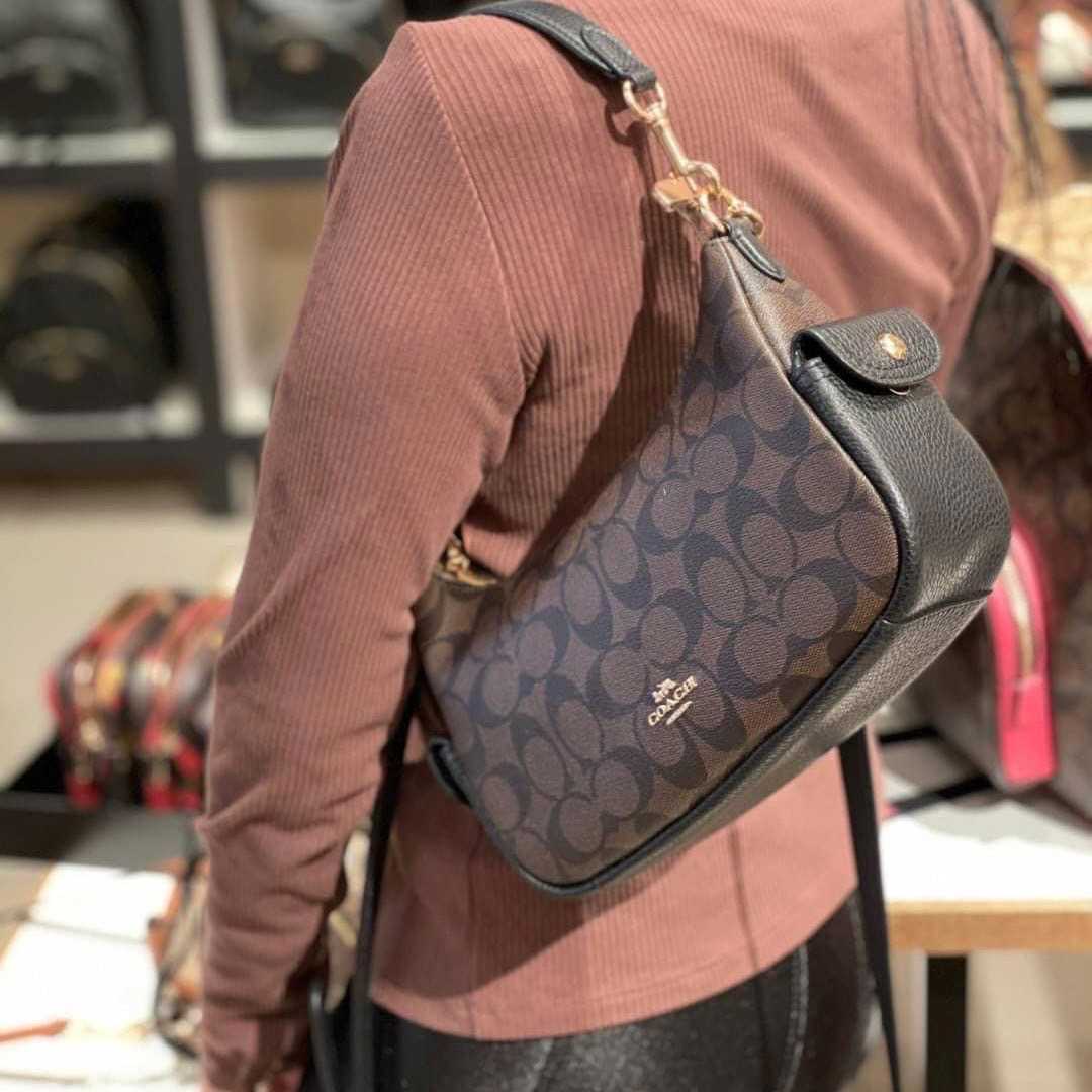 Pennie shoulder bag 25 in signature canvas