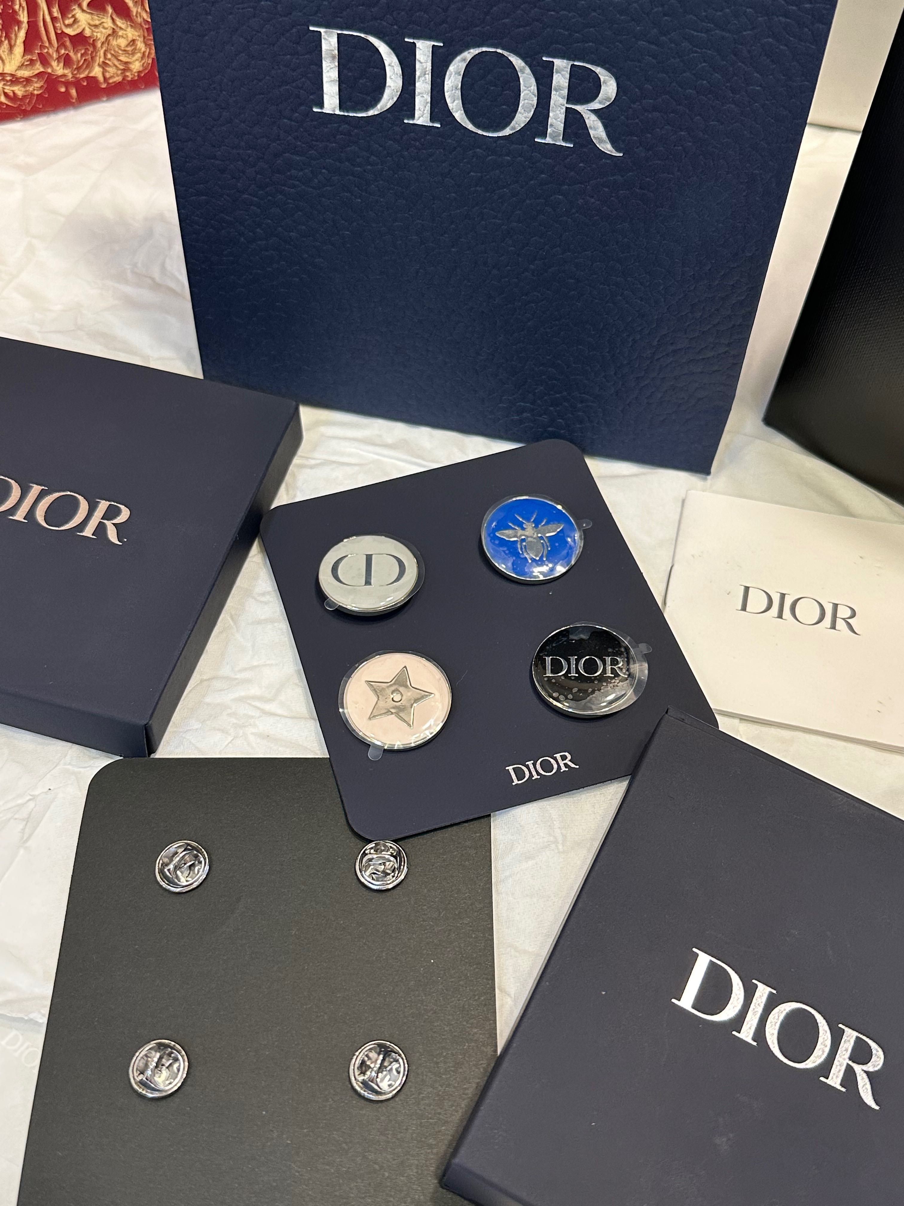 Dior pin hotsell