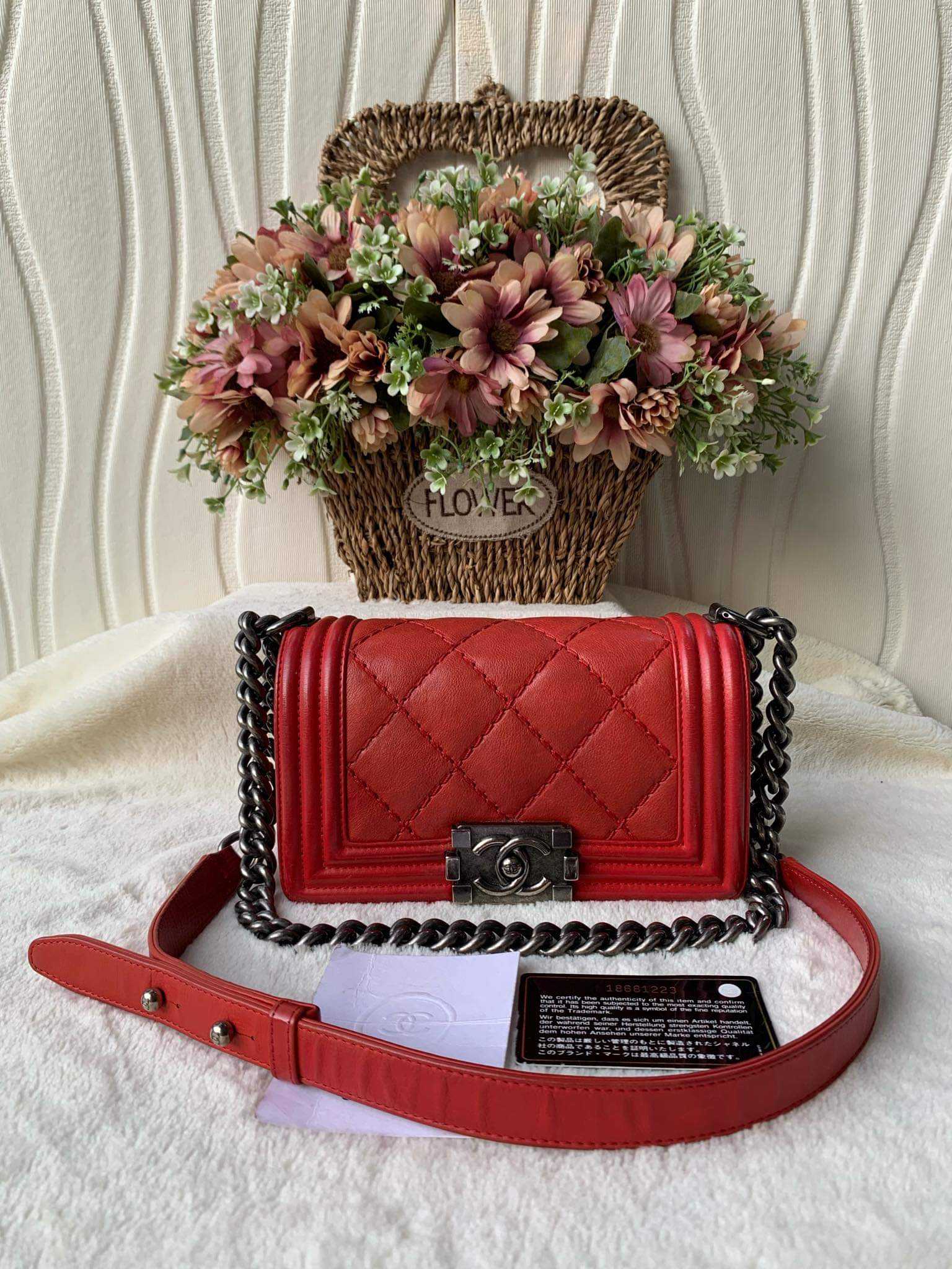 Chanel discount boy red