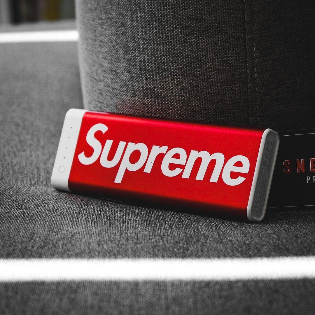 Supreme x Mophie Encore Plus 20K Power Bank Red | LINE SHOPPING