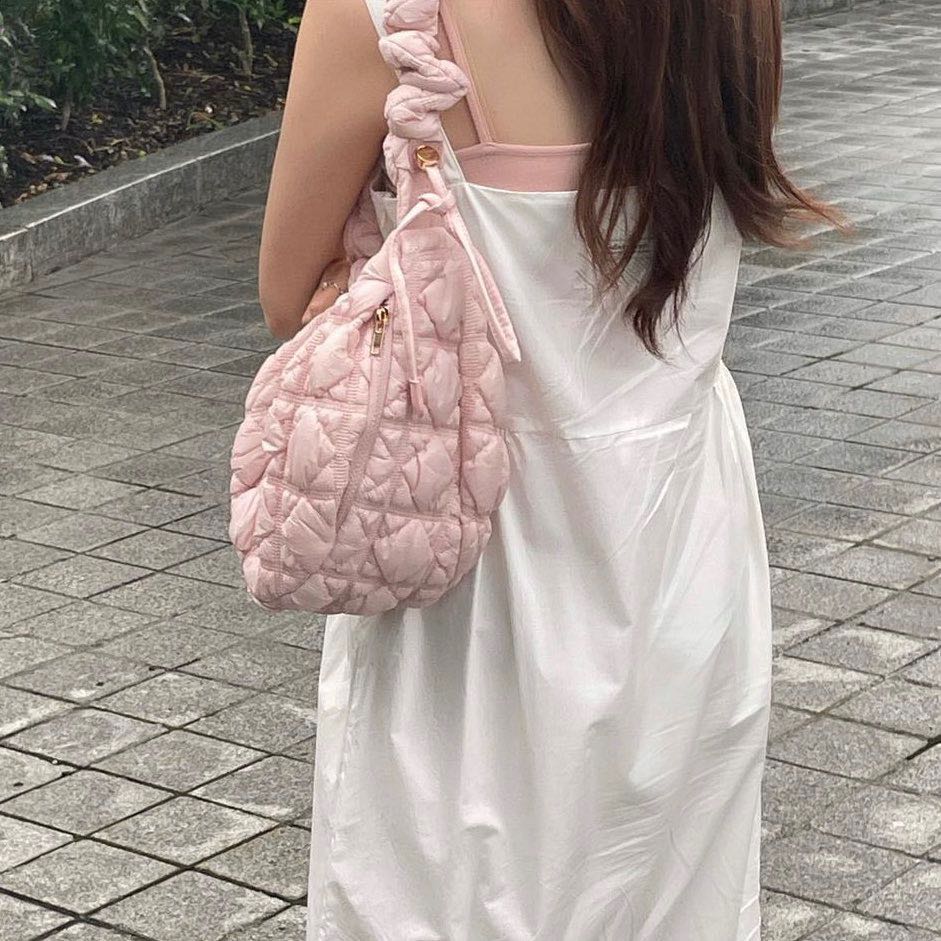 carlyn-cozy-bag-line-shopping