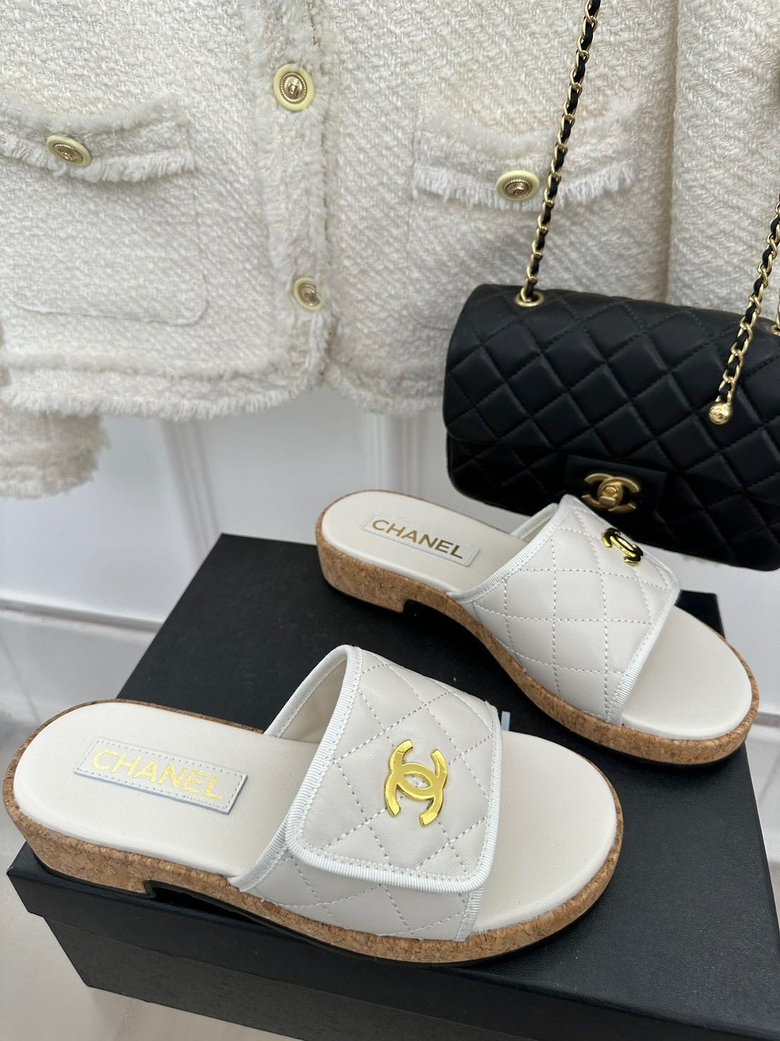 Dhgate discount chanel slides