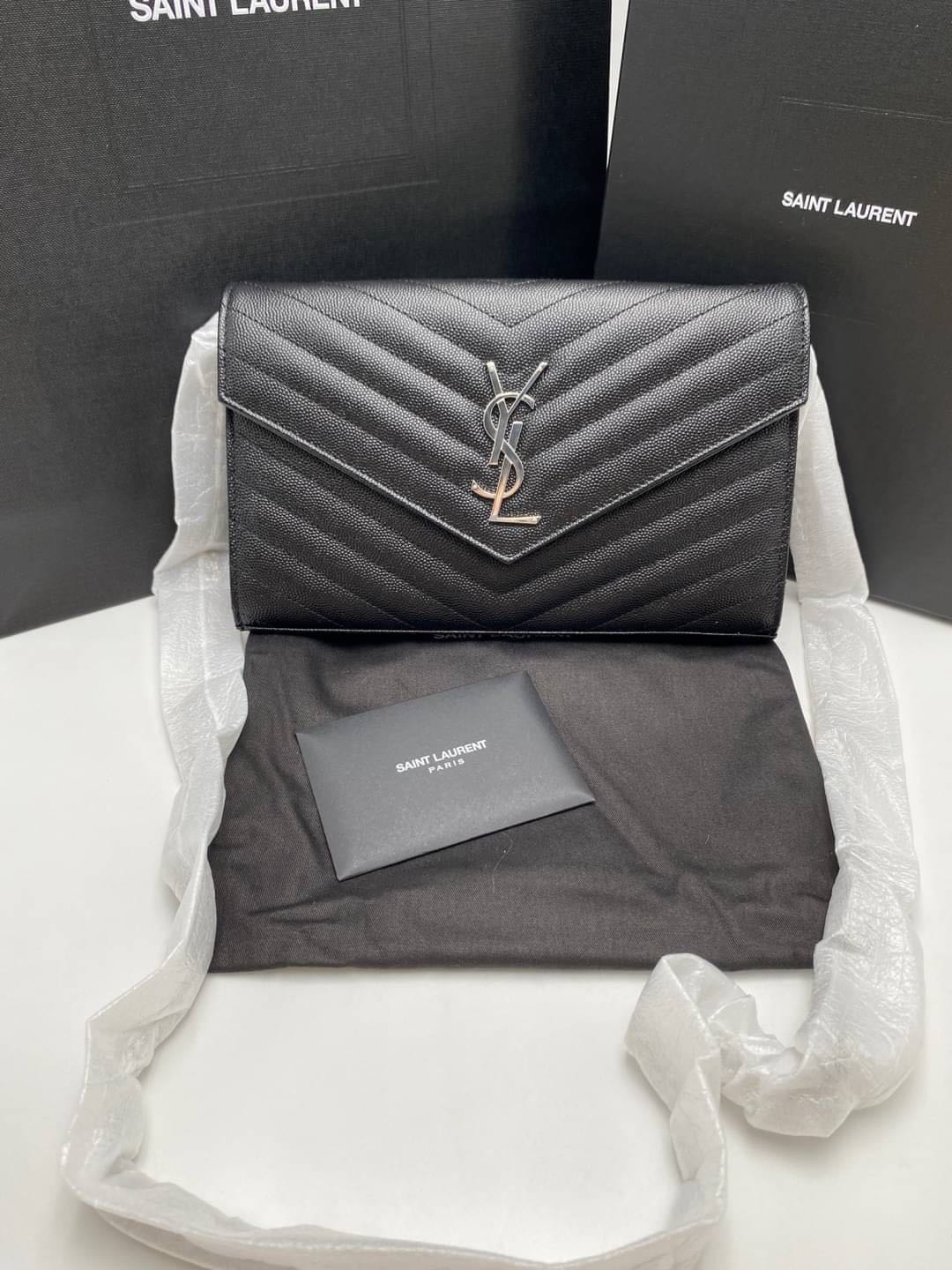 YSL Saint Laurent WOC 22cm