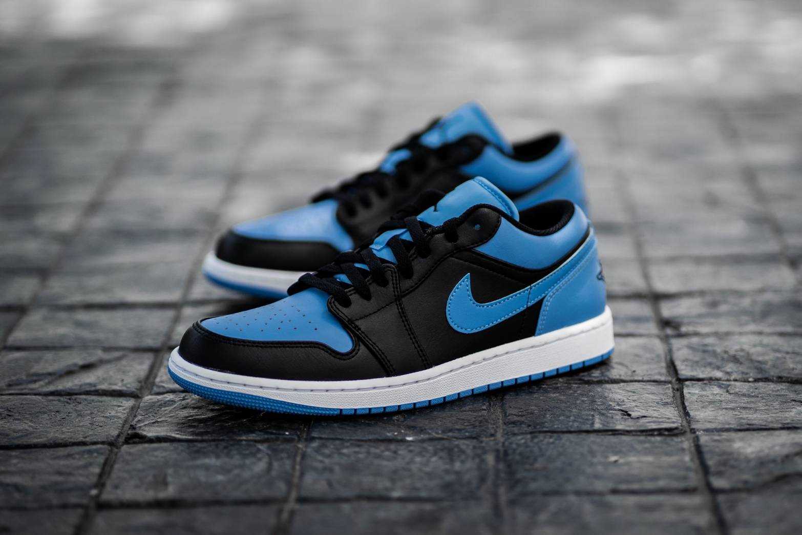 Nike​ AIR JORDAN 1 LOW BLACK/UNIVERSITY BLUE-WHITE 📌(ทักเชทก่อน ...