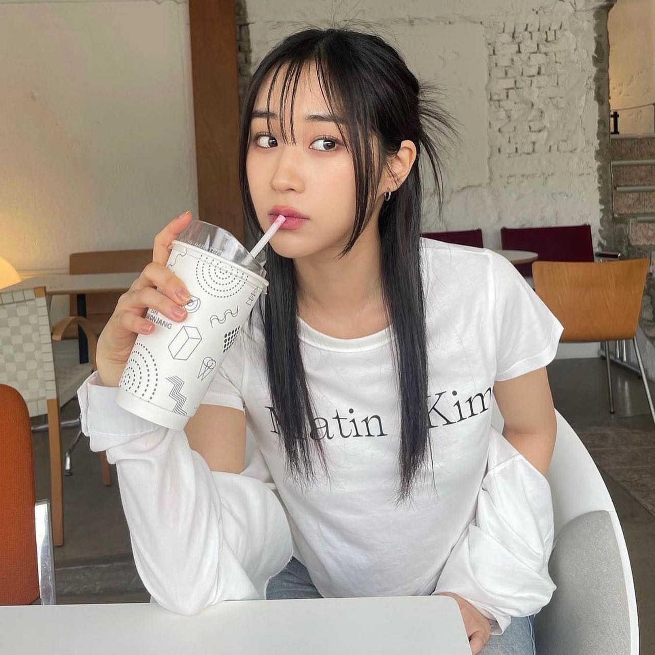 พร้อมส่ง] MATIN KIM LOGO CROP TOP IN WHITE | LINE SHOPPING