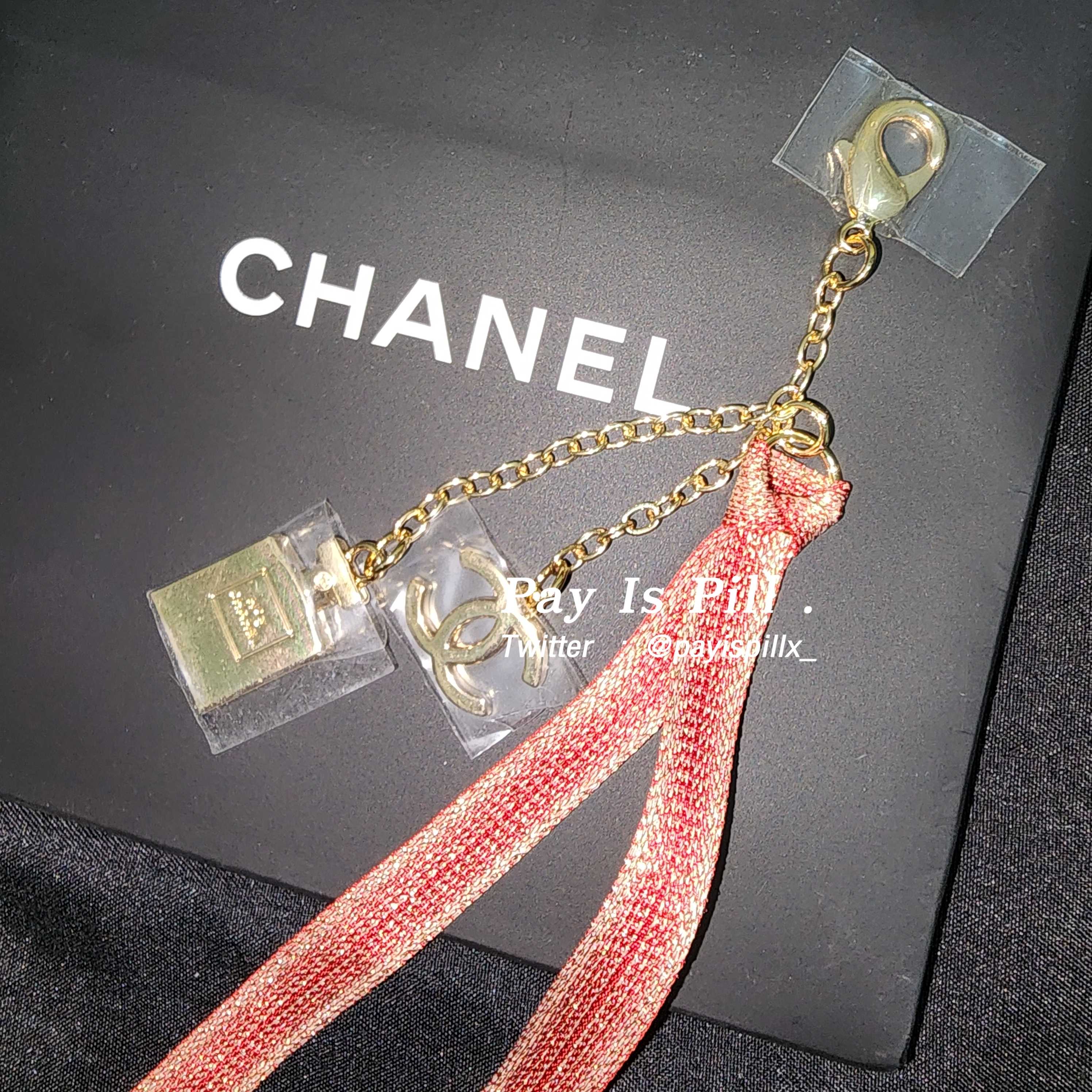 Chanel shop pill necklace