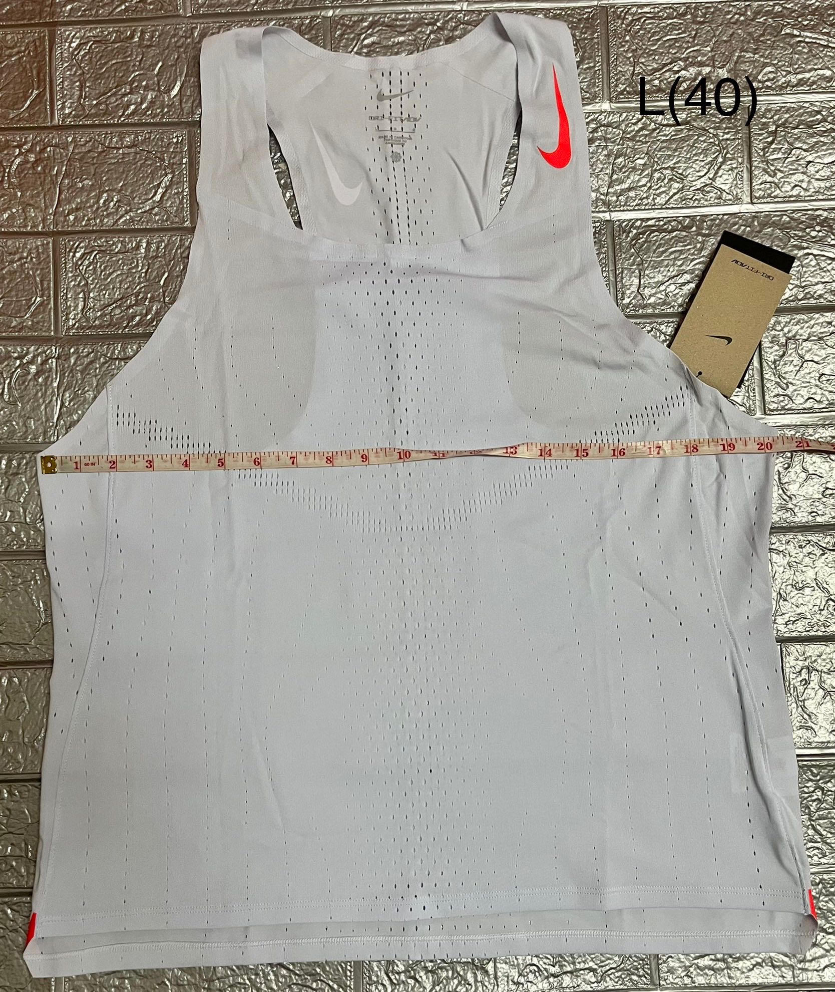 เสื้อวิ่ง Aeroswift สีเทาฟุตบอล 2022. | LINE SHOPPING