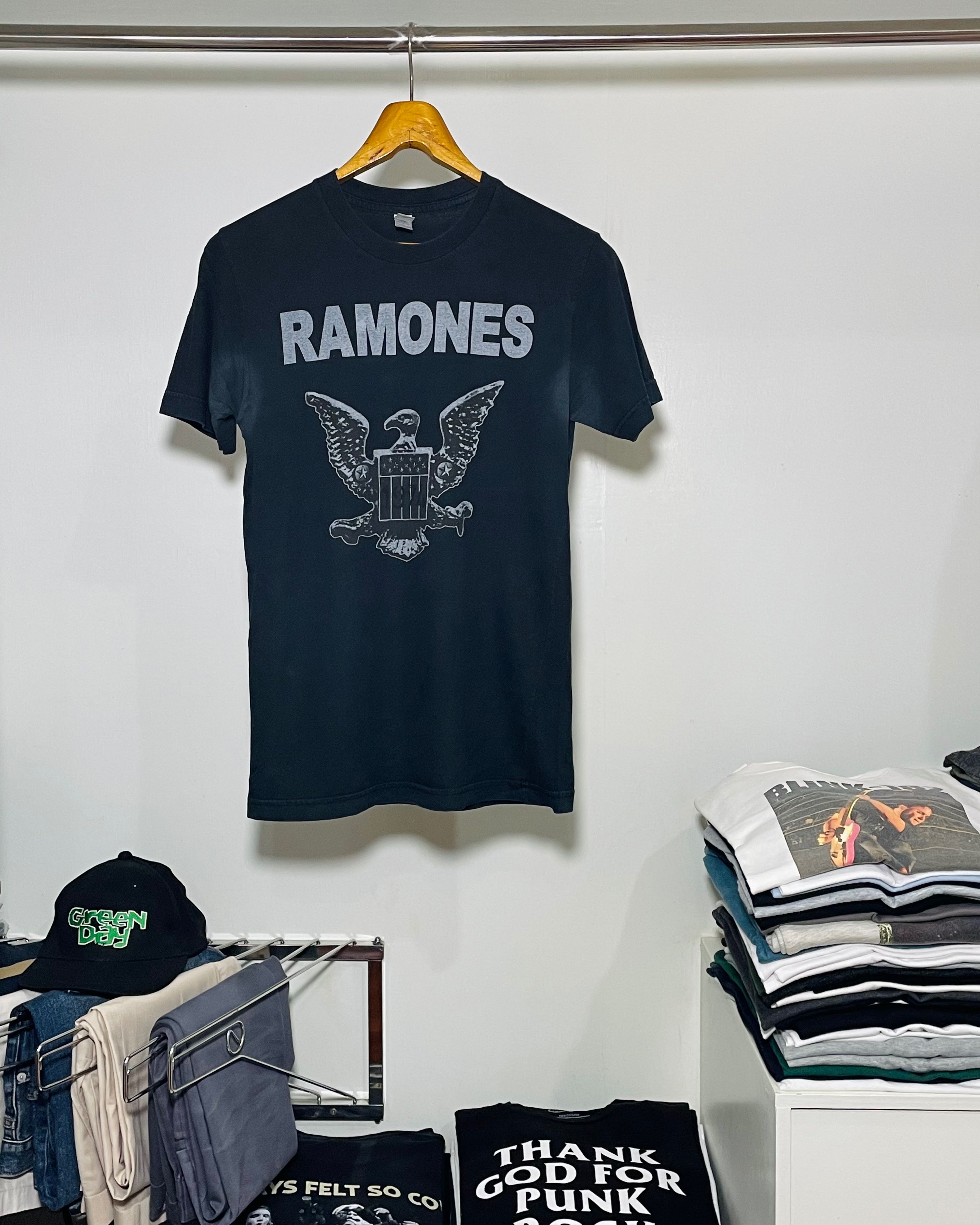Ramones sizing shop