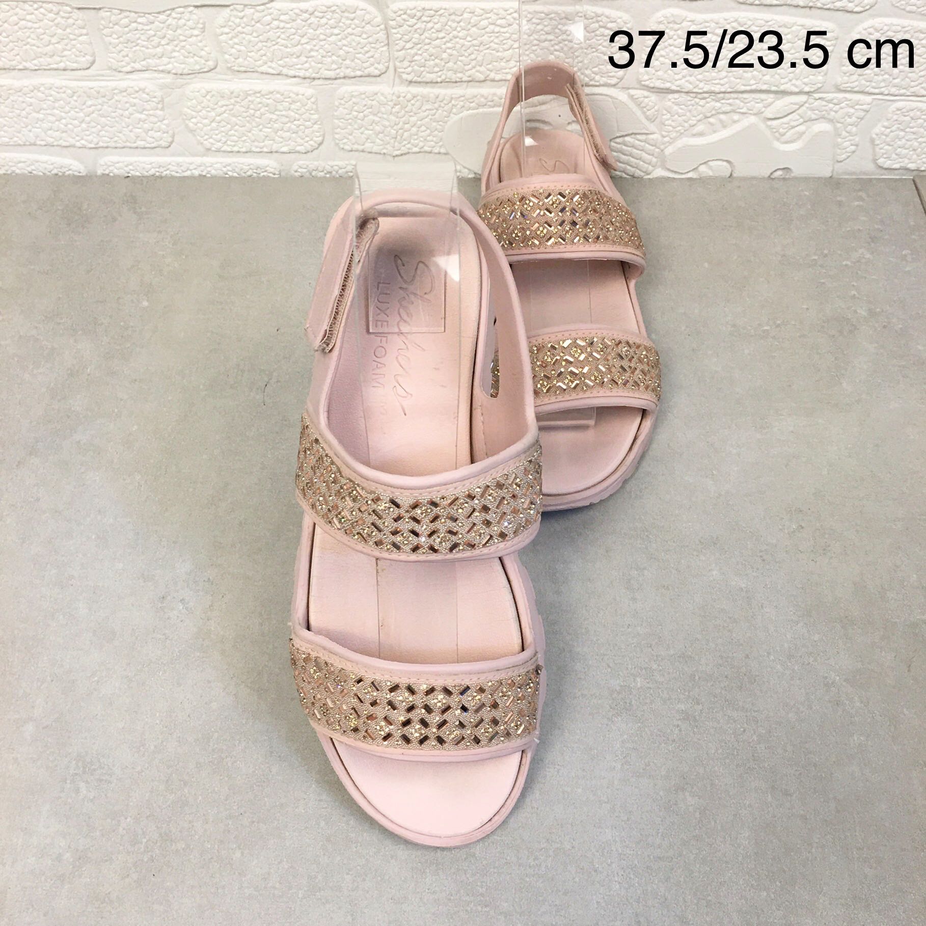 Luxe foam skechers sales