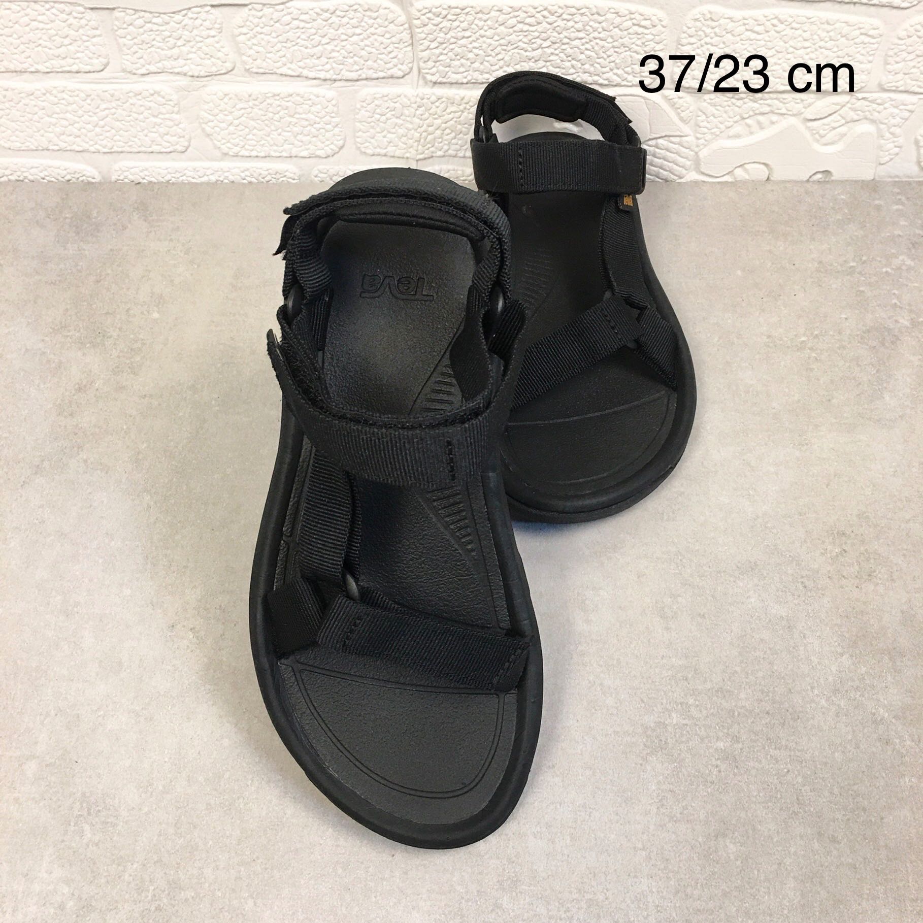 Teva hurricane Sandals Black LINE SHOPPING