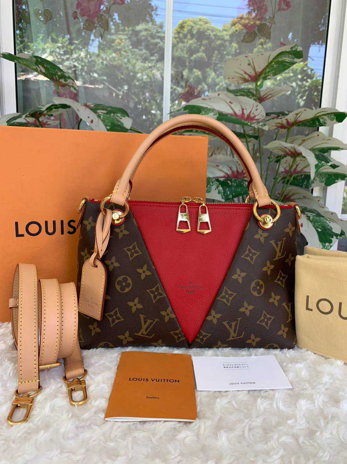 Louis Vuitton V Tote Bb Monogram Red