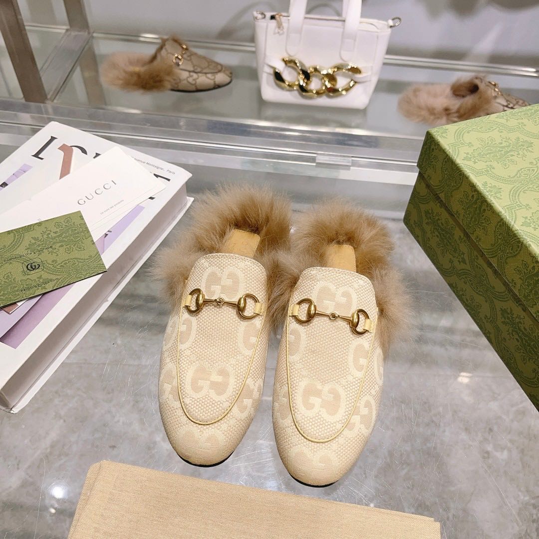 Gucci half shoe with fur top