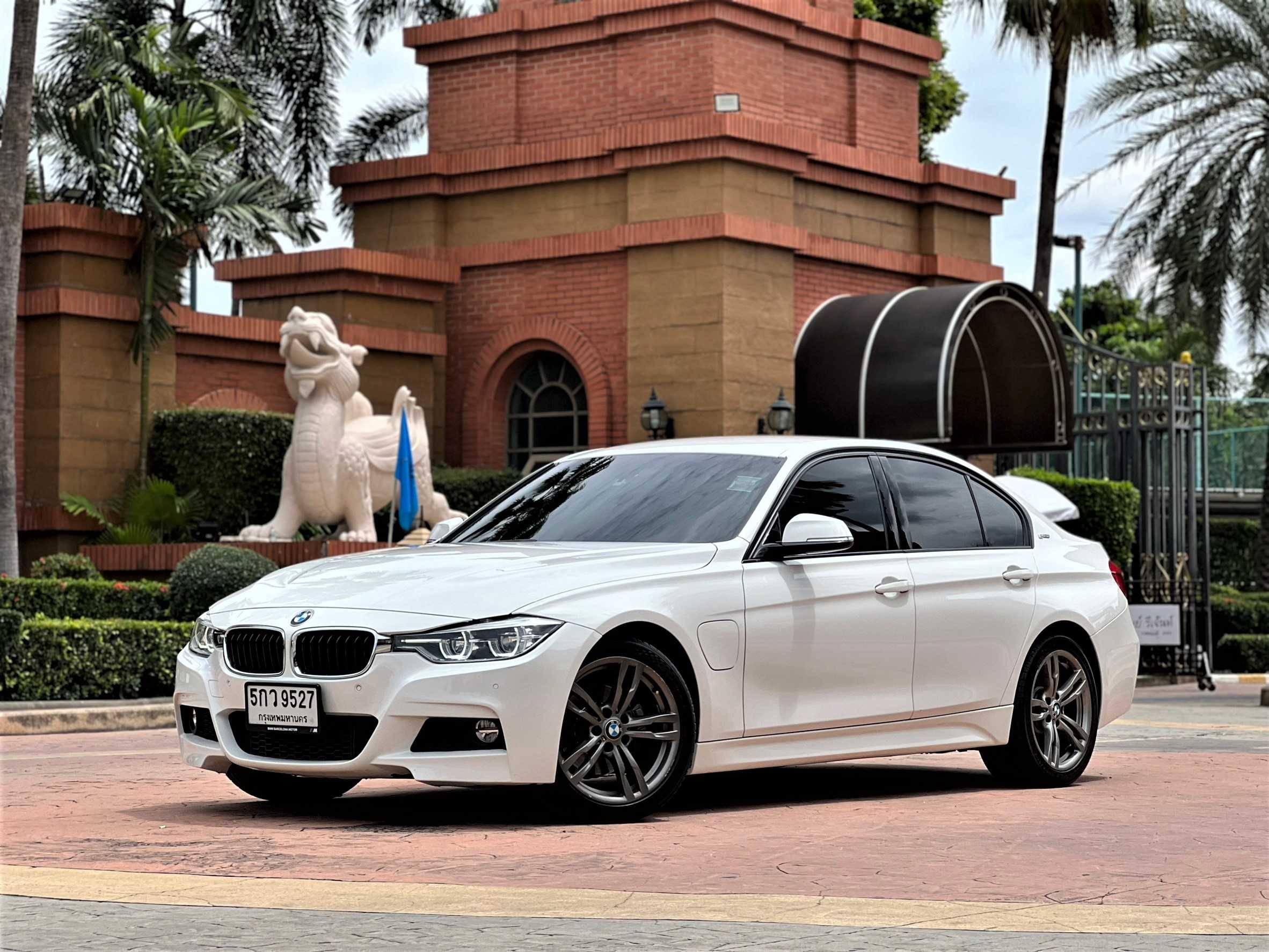 2017 bmw 330e m sport store