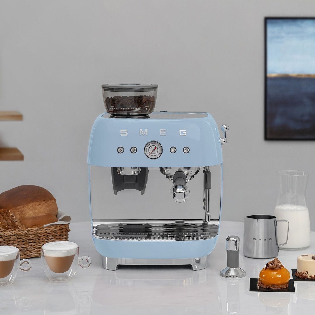 Smeg 50's Style Coffee Maker Preview 