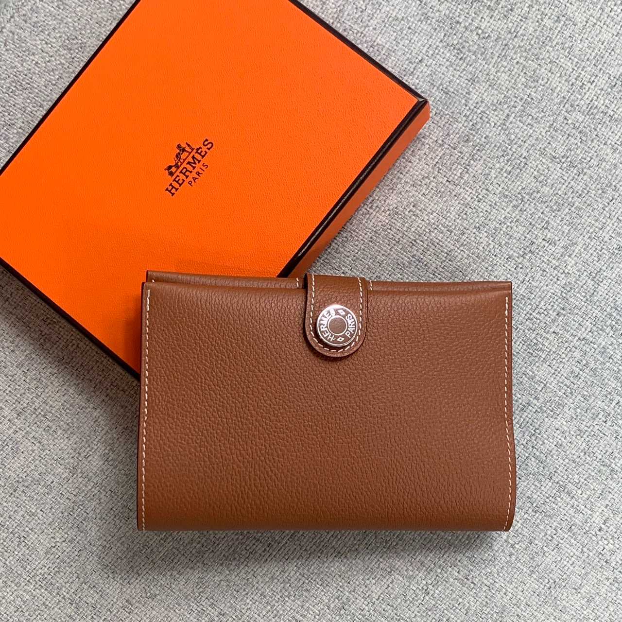 Hermes passport wallet best sale