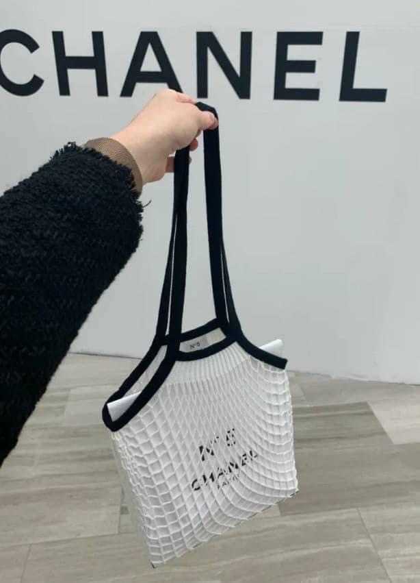 1,990-. กระเป๋า CHANEL Factory 5 Mesh Crochet Net Tote Beach Bag