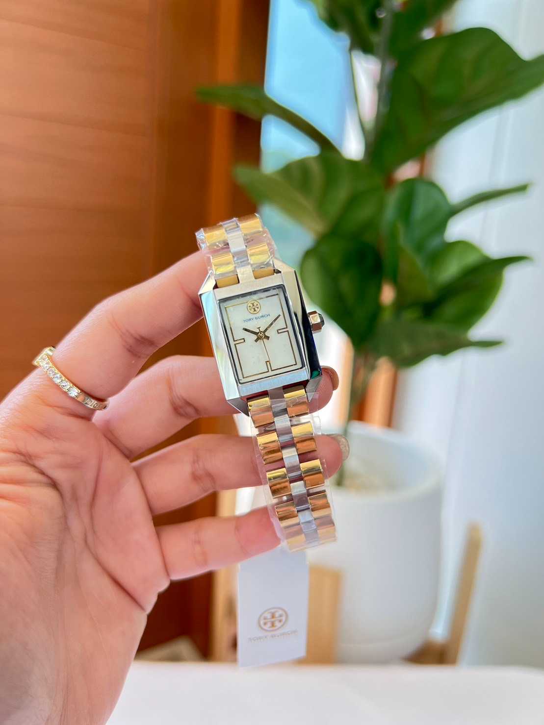 Tory burch dalloway watch gold on sale
