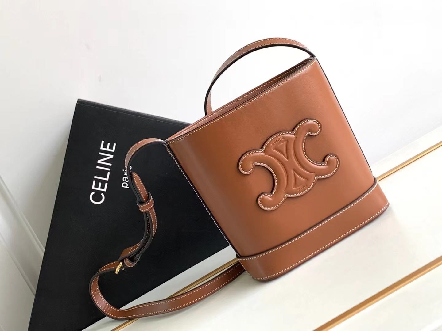 MINI BUCKET CUIR TRIOMPHE IN SMOOTH CALFSKIN - CHALK