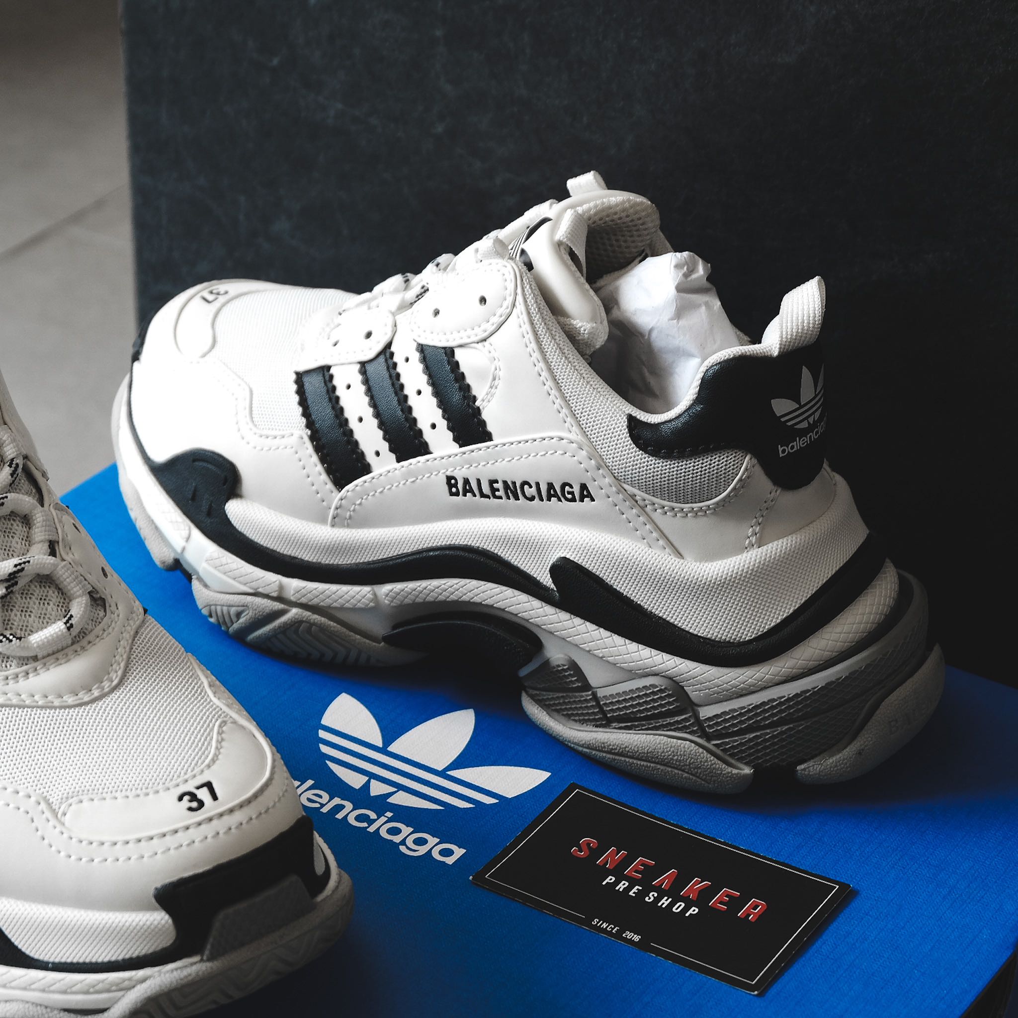 Balenciaga triple s 2016 2025