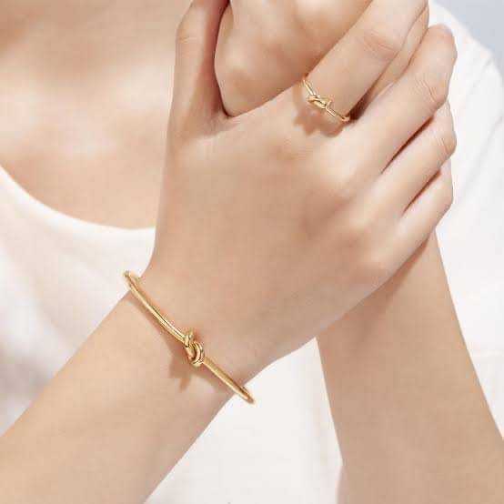 Celine extra best sale thin knot bracelet
