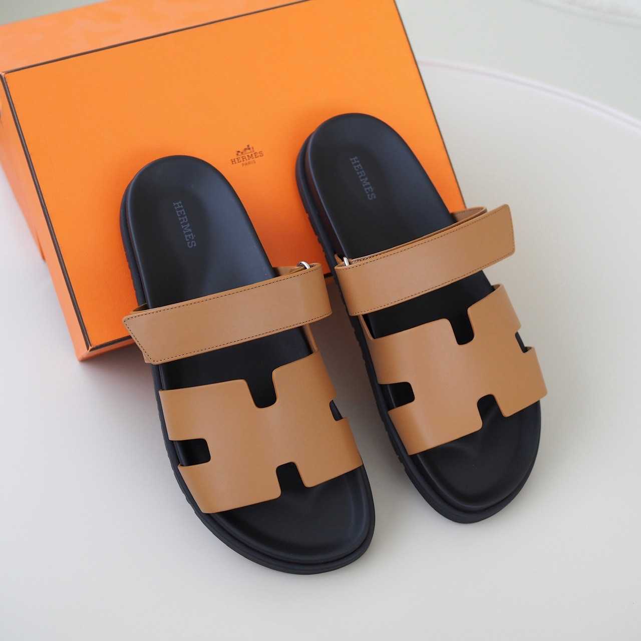 NEW! HERMES Chypre Sandals สี Naturel | Shoes | LINE SHOPPING